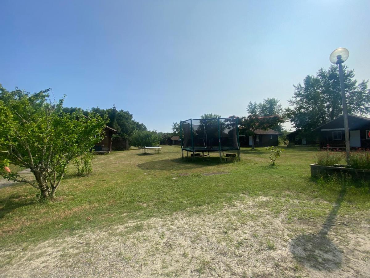 Camping Familial Les Chalets D'Uza Eksteriør billede