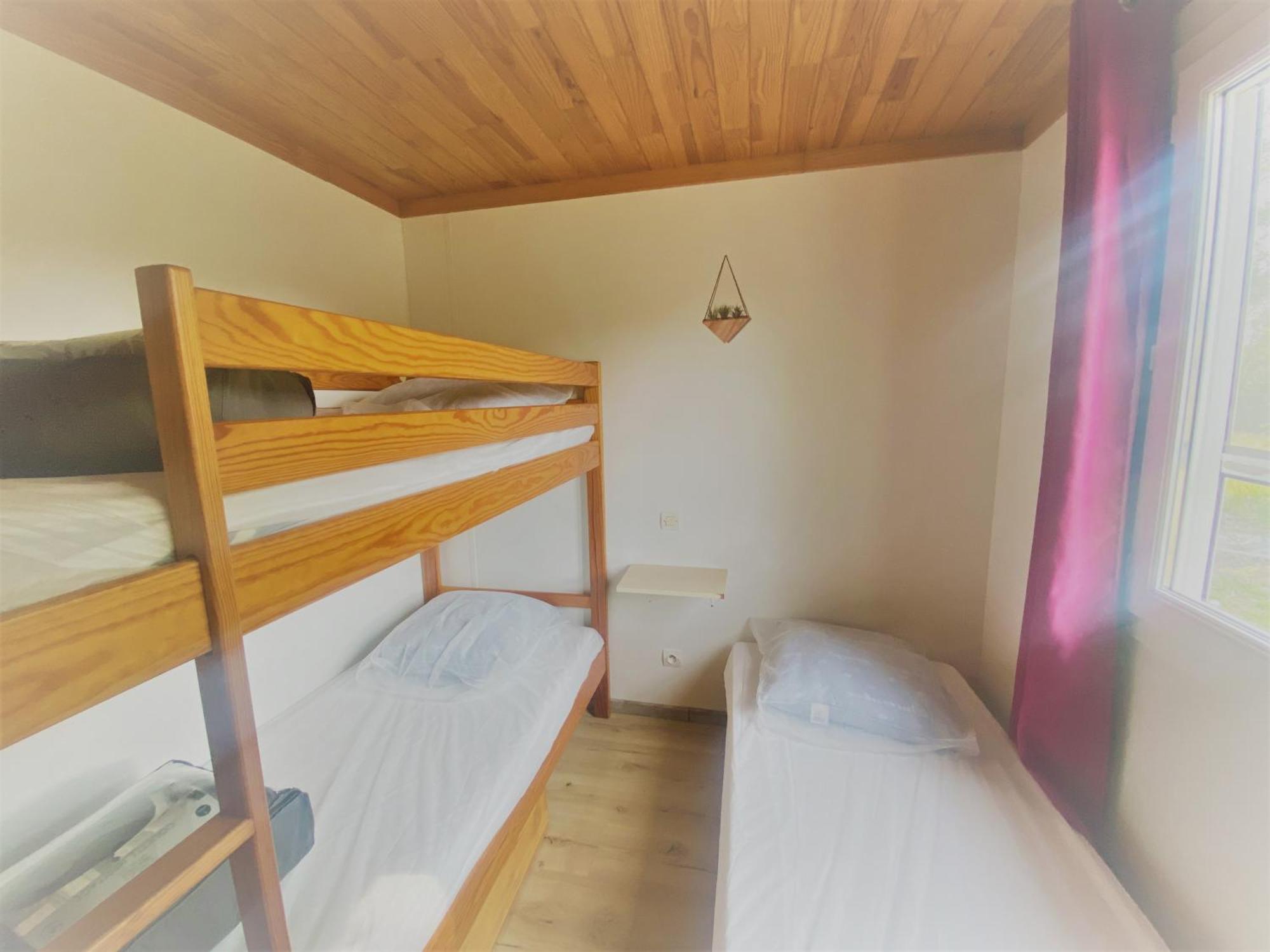 Camping Familial Les Chalets D'Uza Eksteriør billede