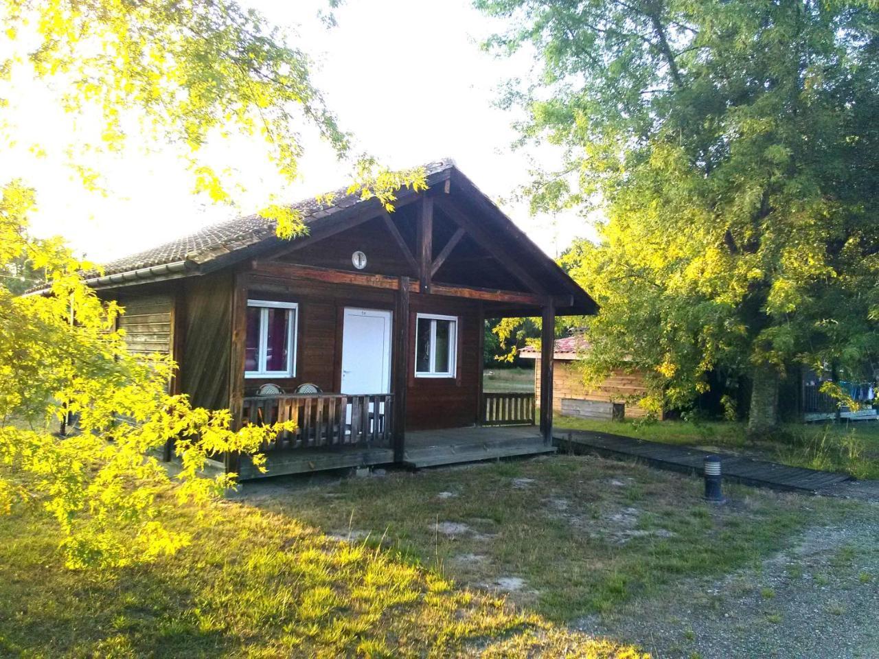 Camping Familial Les Chalets D'Uza Eksteriør billede
